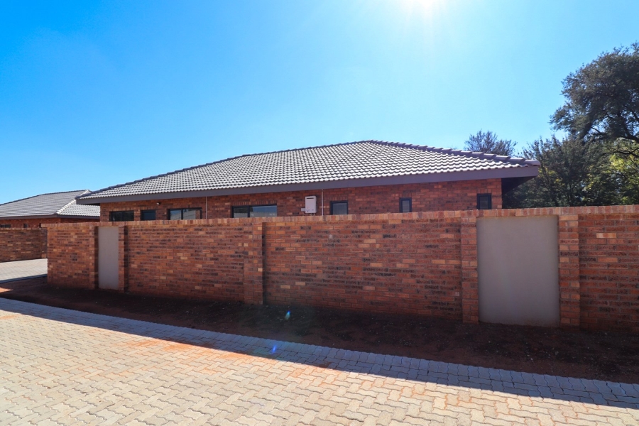 To Let 3 Bedroom Property for Rent in Flamwood North West